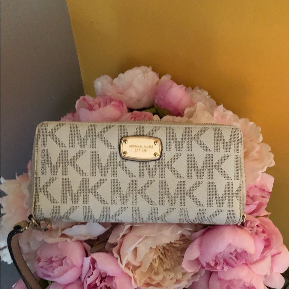 Michael Kors Beige Logo Zip-Around Wristlet